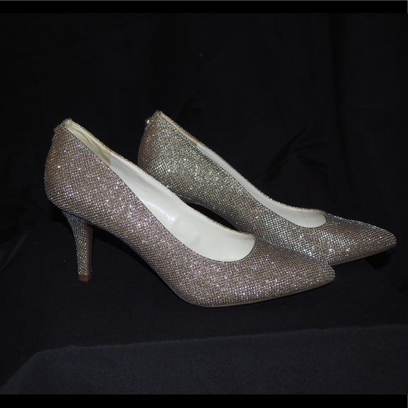 Shoes - Picture 3 of 11